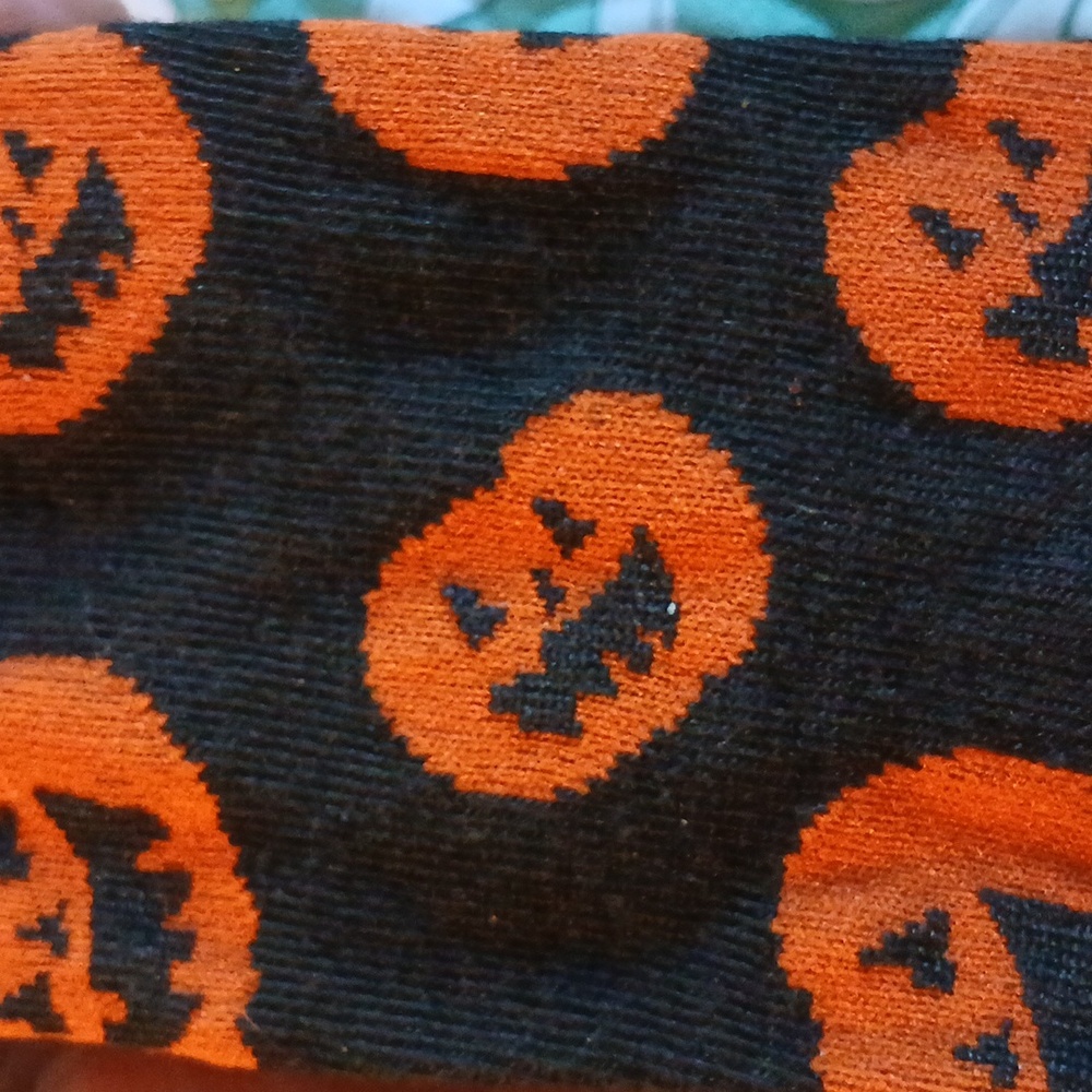 NWT Seasonal Collection Halloween Pumpkin Crew Socks 6-12 - Picture 5 of 5